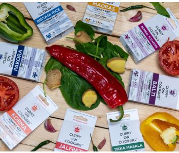 Curry On Cooking Chapatti Pan and 6 Curry Kits with recipes 
