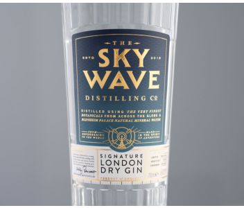 Sky Wave Signature London Dry Gin – Officially the World’s Best Contemporary Gin 700ml