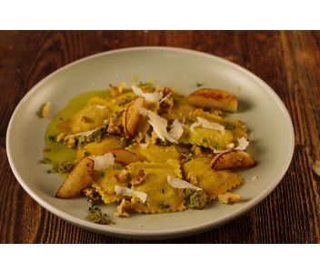 Caramelised Pear & Goats Cheese Ravioli (6 servings)