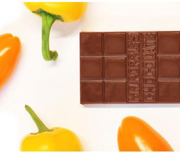 AMARILLO CHILLI – Dark Chocolate with Fruity Peruvian Chilli – 65% Cacao with Coconut Sugar -35g