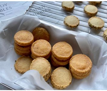 4 Giddy Nibbles Bake-at-Home Cheese Biscuits