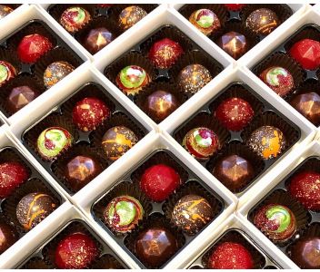 Christmas Selection - Classic Box of 4 Chocolate Bonbons
