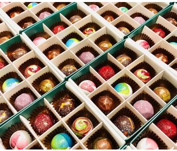 Christmas Selection - Classic Box of 9 Chocolate Bonbons