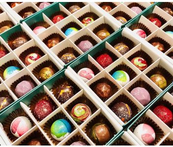 Christmas Selection - Classic Box of 16 Chocolate Bonbons