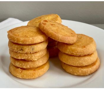 4 Giddy Nibbles Bake-at-Home Cheese Biscuits