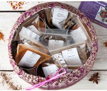 WORLD SPICE BLENDS & BBQ RUBS SPICE TIN WITH SARI WRAP | 9 SPICE BLENDS 