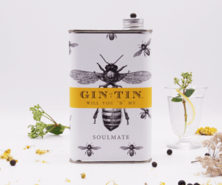 A PERSONALISED BEE TIN OF GIN